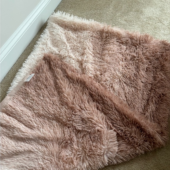 Super Soft Blanket - Picture 3 of 5